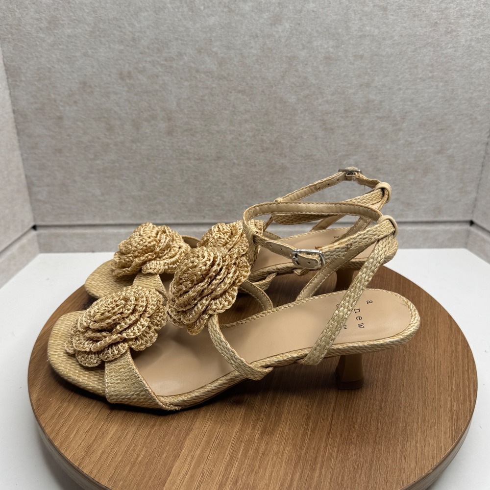 A New‎ Day Women's Size 7 Beige Raffia Flower Ankle Strap Heeled Sandals - Picture 3 of 7